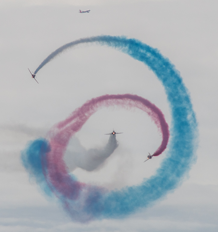 20160611 7D2 0858R Red Arrows.JPG