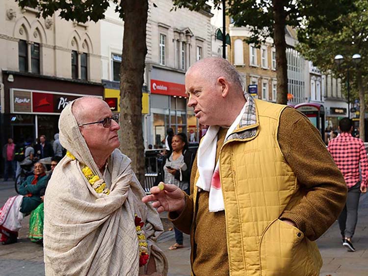 1X-Hare Krishnas Chatting IMG_4077.jpg