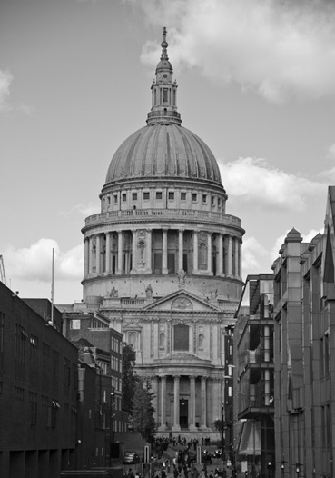 St Pauls B&W .jpg