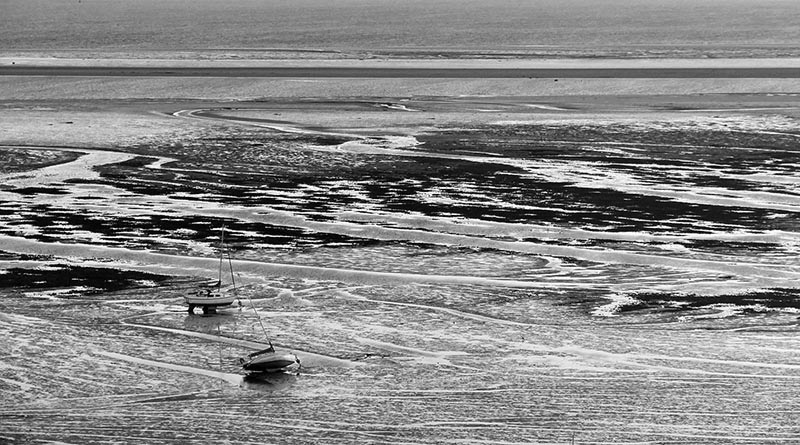 S37-LowTide at Southend-on-sea Cropped B&W.jpg